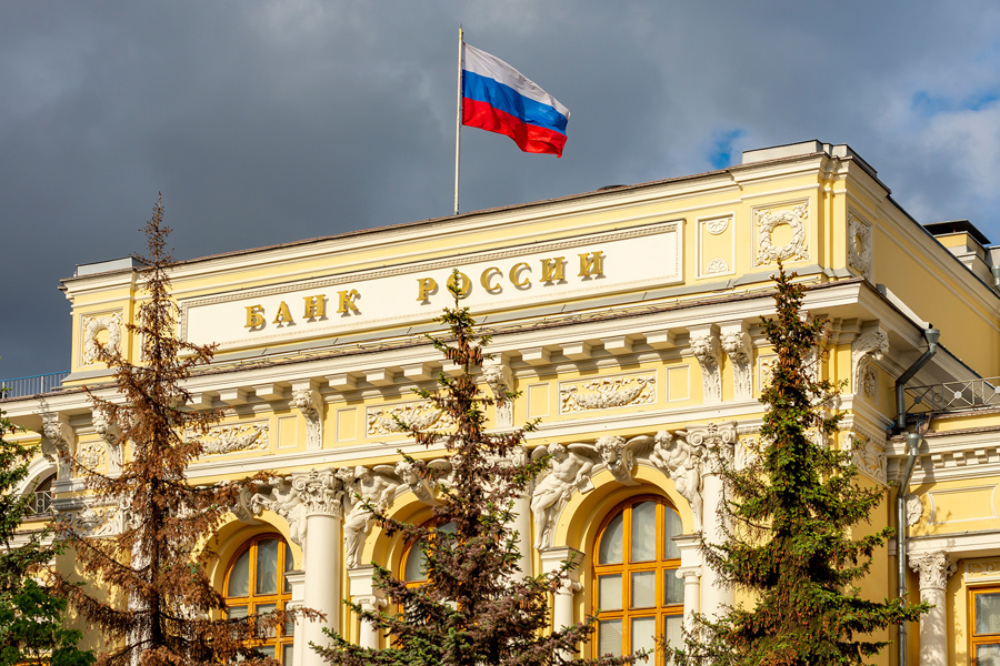 Банк России продлил еще на полгода, до 9 марта 2024 года, ограничения на снятие наличной иностранной валюты