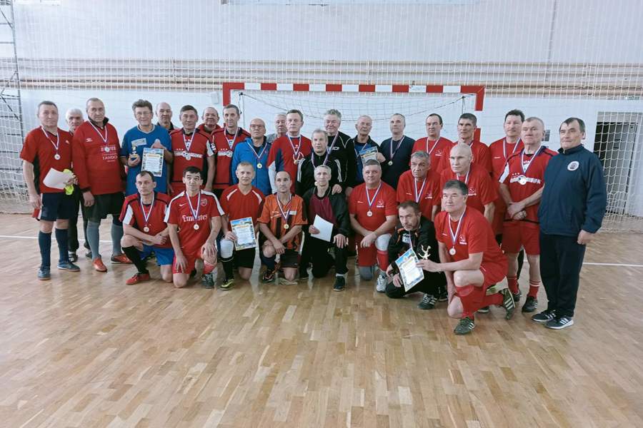 В Калининском районе состоялся традиционный Рождественский турнир по мини-футболу среди ветеранов 60 лет и старше