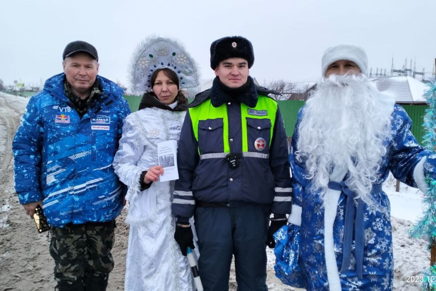Предпраздничное патрулирование лесов Дедом Морозом и Снегурочкой (29.12.2023)