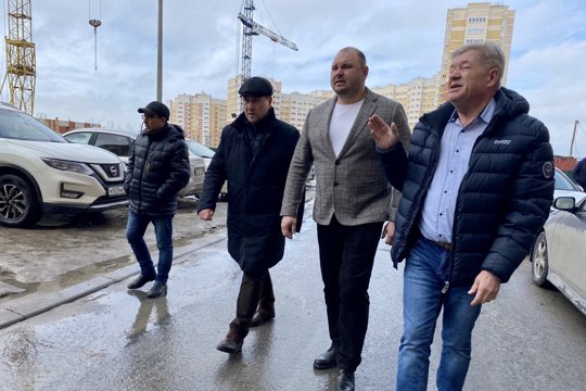Глава администрации Денис Спирин проинспектировал содержание дорог и дворов в межсезонье