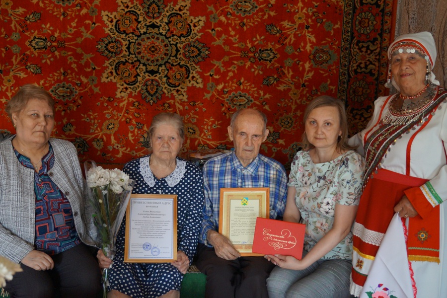 «Навеки связаны друг с другом…»: в Новочебоксарке супруги Яковлевы отметили 60-летие совместной жизни