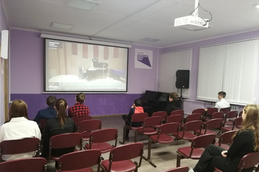 Виртуальный концертный зал в Козловской детской школе искусств продолжает радовать зрителей