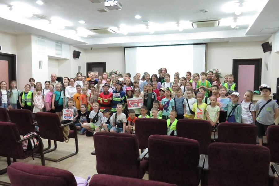 В Национальной библиотеке Чувашской Республики детям и подросткам рассказали о правилах безопасности в каникулы