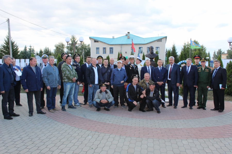 В центре села Порецкое установлен бюст академика-кораблестроителя А.Н. Крылова