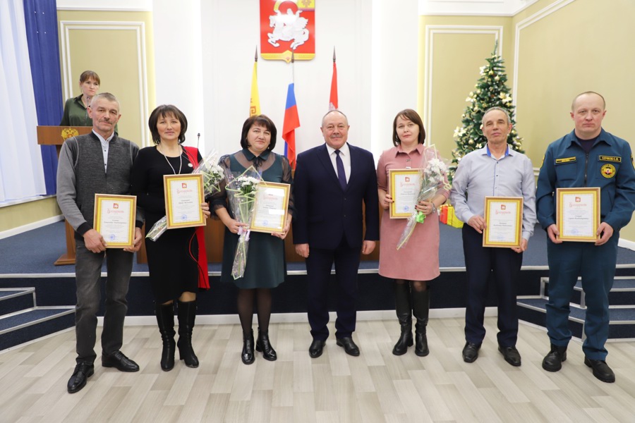 Глава Яльчикского муниципального округа поздравил сотрудников администрации с наступающим 2024 годом
