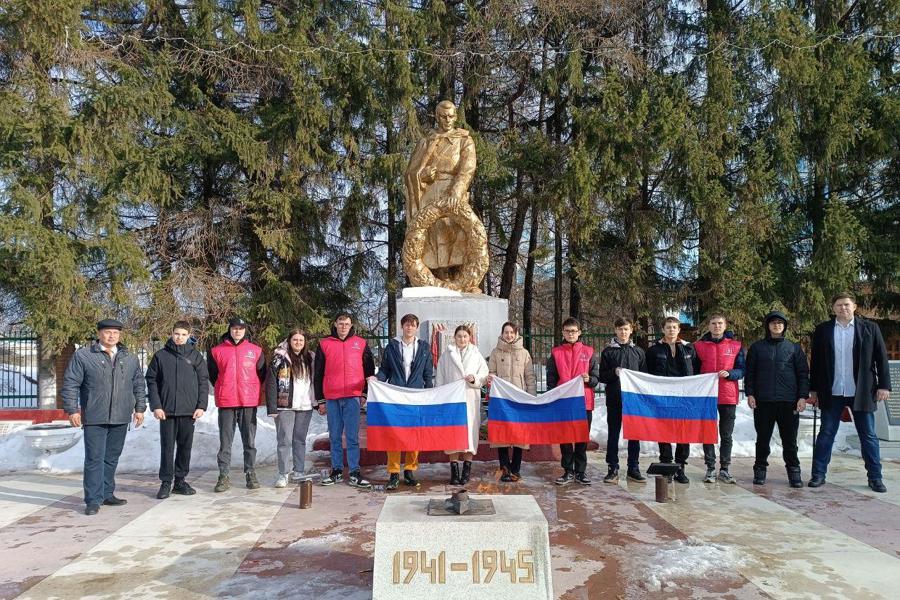 Активисты молодёжных организаций Ядринского муниципального округа присоединились к Всероссийской акции «10 лет Вместе!»