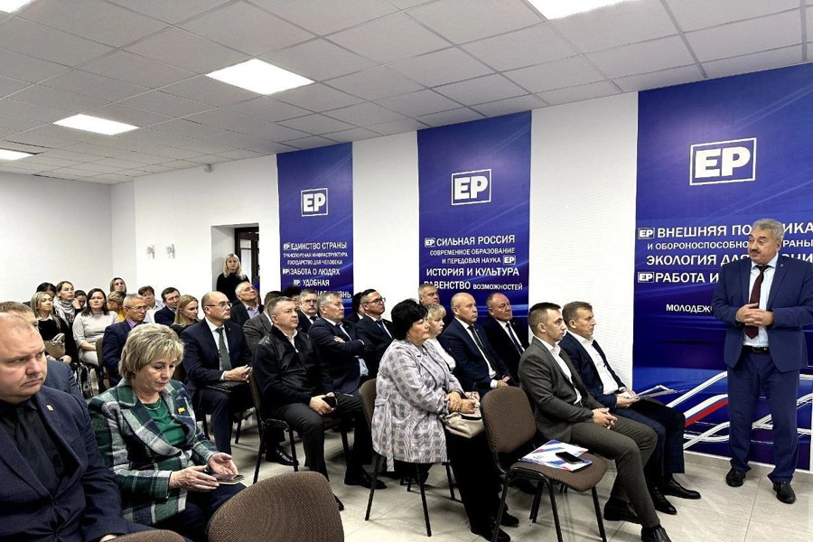 Глава Батыревского муниципального округа принял участие в совещании с партийным руководством местных отделений