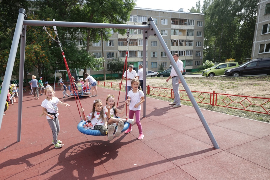 Глава Чувашии Олег Николаев поручил создать систему сопровождения строительства детских площадок  и осуществления контроля их эксплуатации