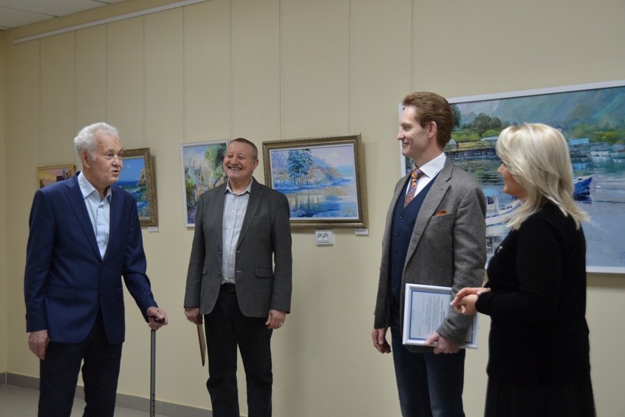 Выставка картин Ильдара Абызова «Хирург и живопись» открылась в Центре современного искусства