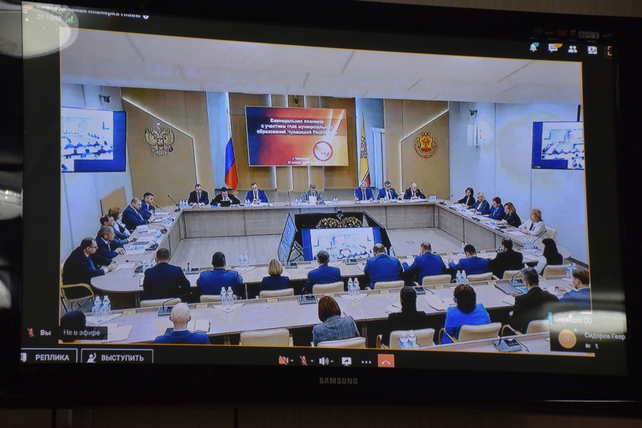 Глава муниципального округа Алексей Матросов принял участие на еженедельном совещании в Доме правительства