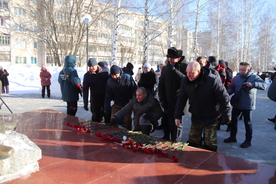 В День памяти о россиянах, исполнявших служебный долг за пределами Отечества в Новочебоксарске состоялся митинг