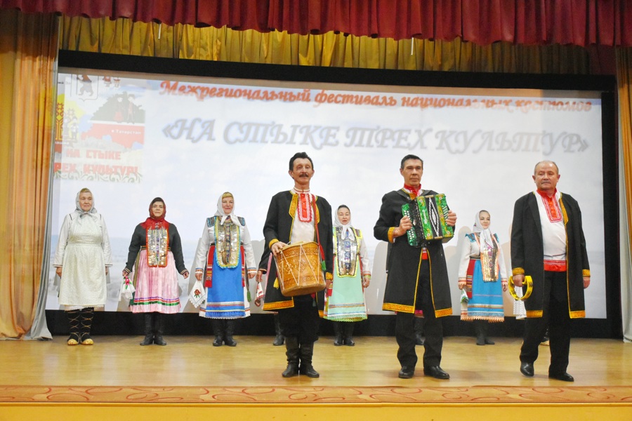 В День народного единства в Козловском муниципальном округе прошёл межрегиональный фестиваль «На стыке трёх культур»