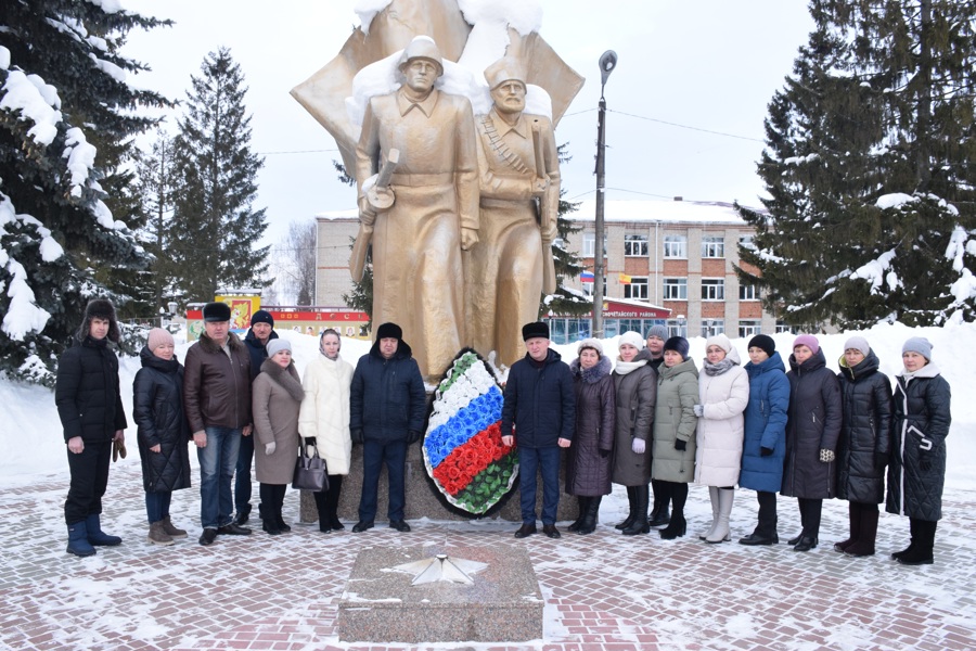 Красночетайцы почтили память земляков-героев