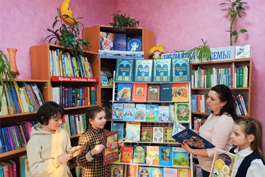 В рамках Дня православной книги в библиотеках города Шумерля прошли тематические мероприятия