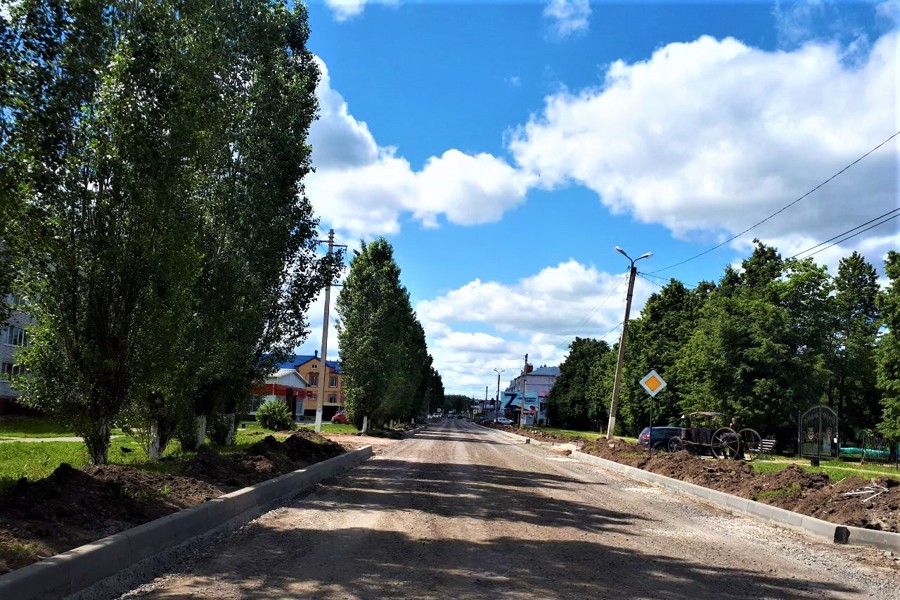 Глава Цивильского округа Алексей Иванов ознакомился с ходом ремонта дорог в Цивильске