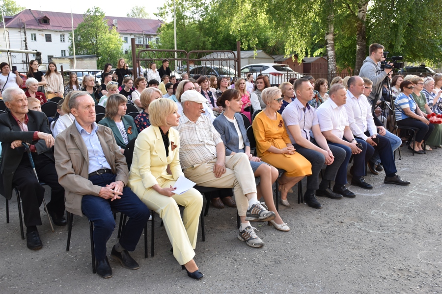 22 мая в СОШ №1 открыли памятную доску Алексею Бардину, подвели Итоги года и наградили «лучших из лучших»