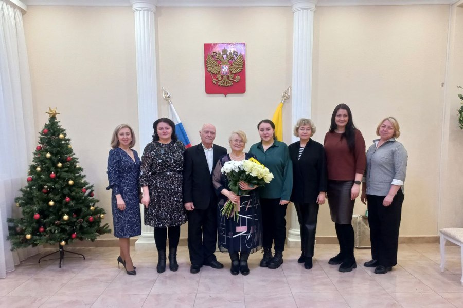 В преддверии Года семьи в Чебоксарах чествовали супругов Литвиненко, отметивших «золотую» годовщину свадьбы