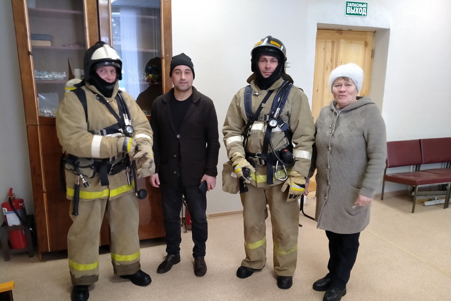 ПЧ-32 по охране с. Красноармейское провели пожарно-тактические занятия в здании Убеевского центра досуга