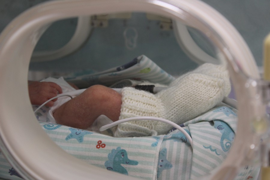 Волонтеры Центров общения старшего поколения в Чувашии передали теплые вещи для недоношенных детей в республиканские перинатальные центры