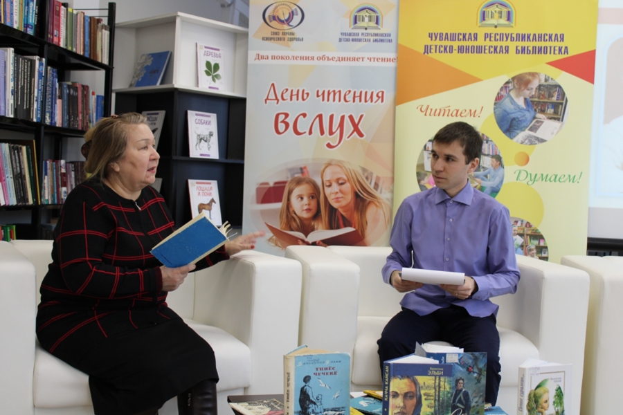 В детско-юношеской библиотеке состоялся литературный вернисаж «Судьбой привеченный талант»