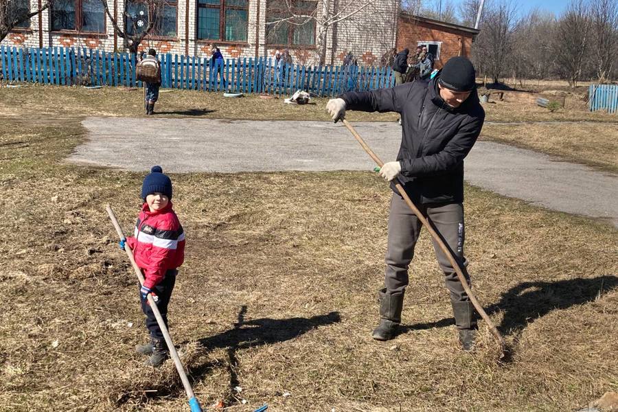 Жители сельских поселений Ядринского муниципального округа дружно проводят субботники по благоустройству своих территорий!