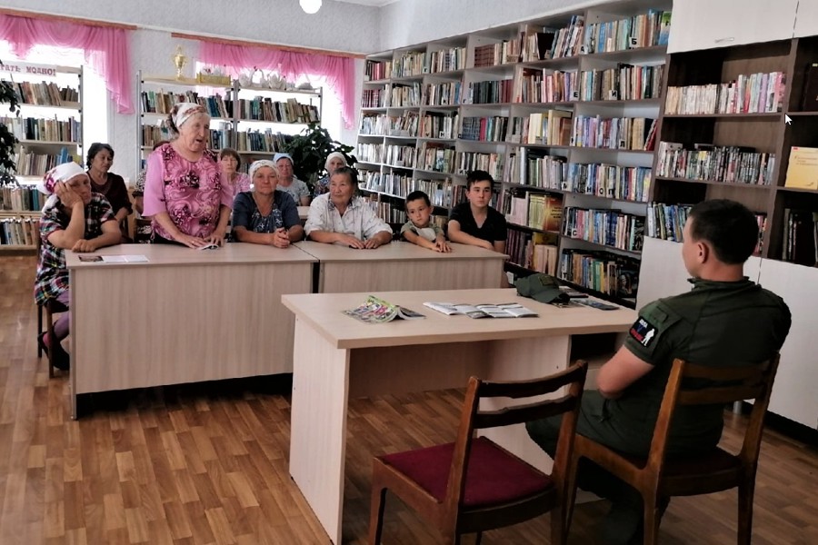 Аликовские пенсионеры встретились с участником специальной военной операции