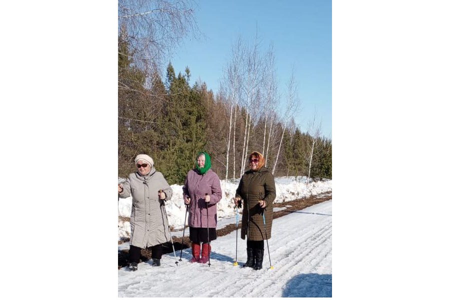 Пенсионеры Мариинско-Посадского округа активно занимаются  Северной ходьбой