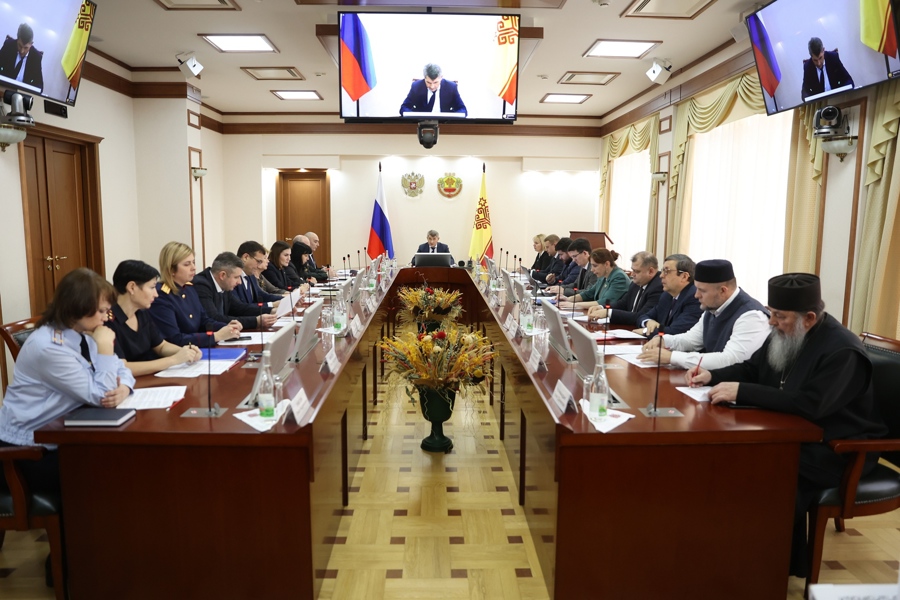 Олег Николаев провел заседание Совета по межнациональным и межконфессиональным отношениям в Чувашии