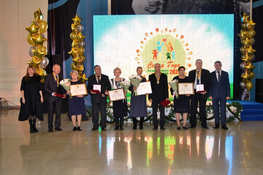 Семьи из Чебоксар награждены Орденами «За любовь и верность»