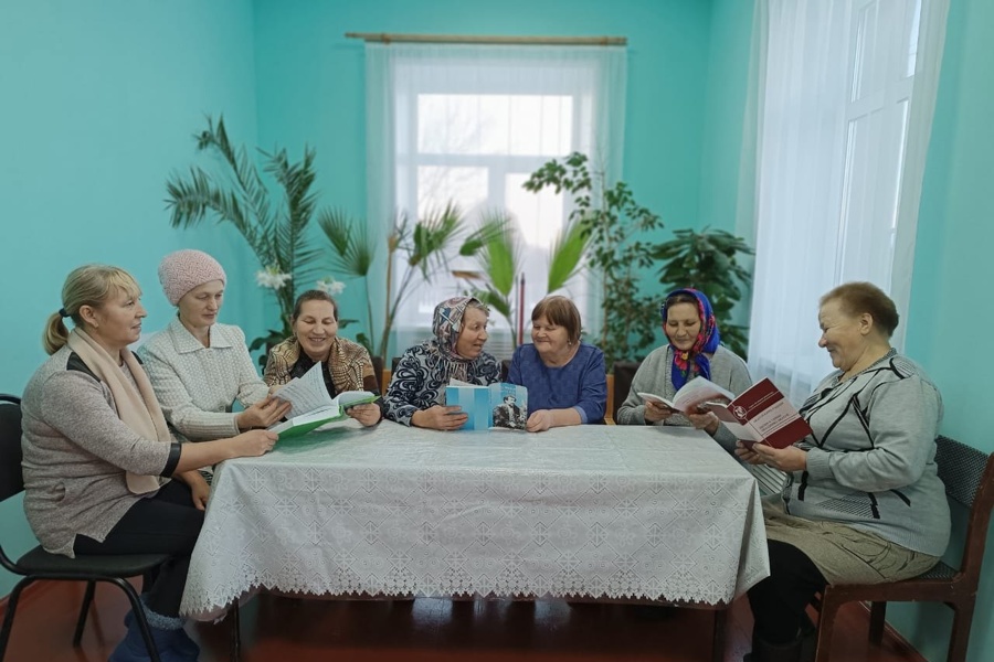 В Новоайбесинском СДК состоялось очередное занятие участников народного фольклорного ансамбля «Ҫӑлкуҫ»