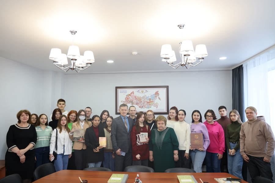 Будущие журналисты в гостях у Государственного исторического архива Чувашской Республики