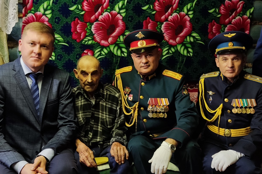 Ветерана Великой Отечественной войны Яковлева Михаила Яковлевича поздравили с наступающим Днем Победы