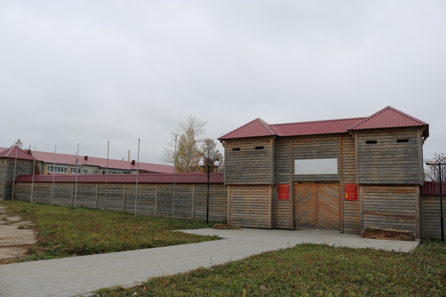 В Ядрине по нацпроекту благоустраивается парк «Старый город», а в Аликово - этнодвор