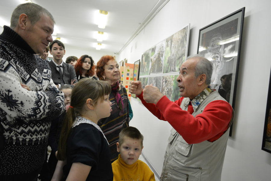 В Чебоксарах открылась уникальная фотовыставка Александра Авалова