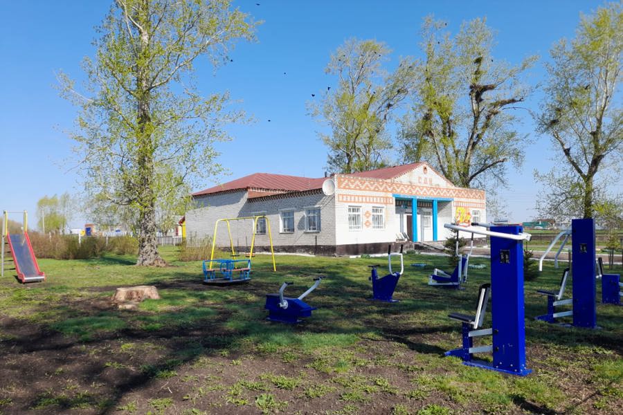 По инициативе жителей на селе в Чувашии благоустроили детскую площадку