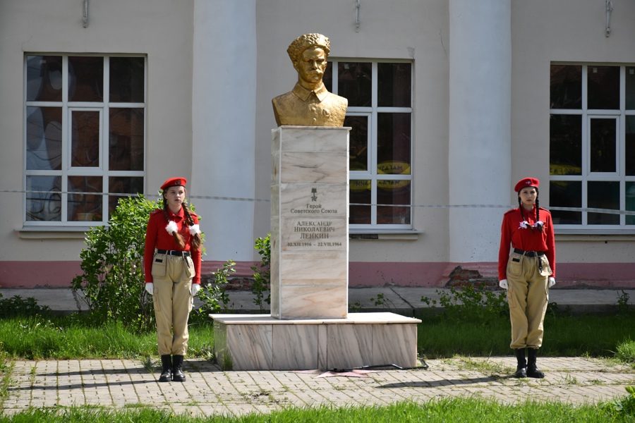 В преддверии Дня Победы в поселковой части г. Козловка прошёл традиционный митинг