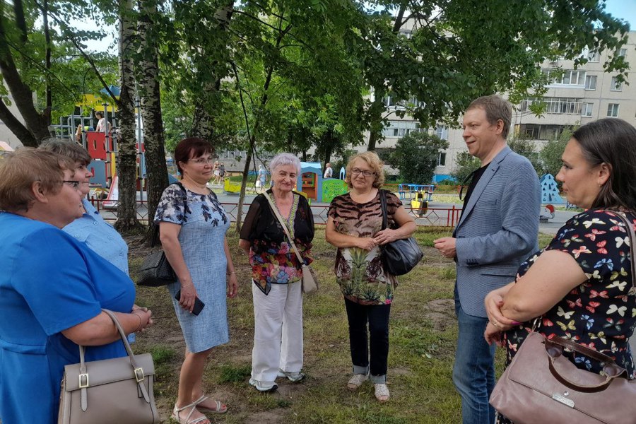 Депутат Государственного Совета Чувашской Республики Дмитрий Арсютов провел встречи с жителями Калининского района