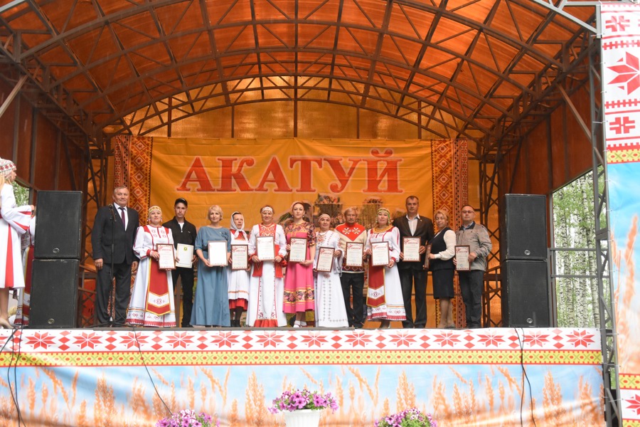 Лучших коллективов художественной самодеятельности чествовали на празднике Песни, Труда и Спорта «Акатуй» Ибресинского округа