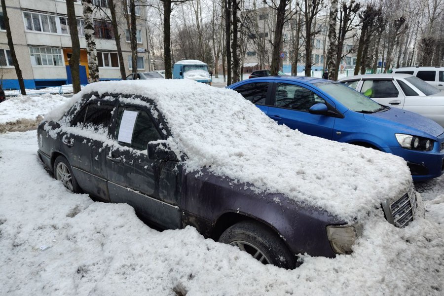 В Чебоксарах разыскивают владельца брошенного автомобиля