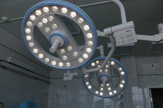 В Городской клинический центр поступил новый хирургический светильник
