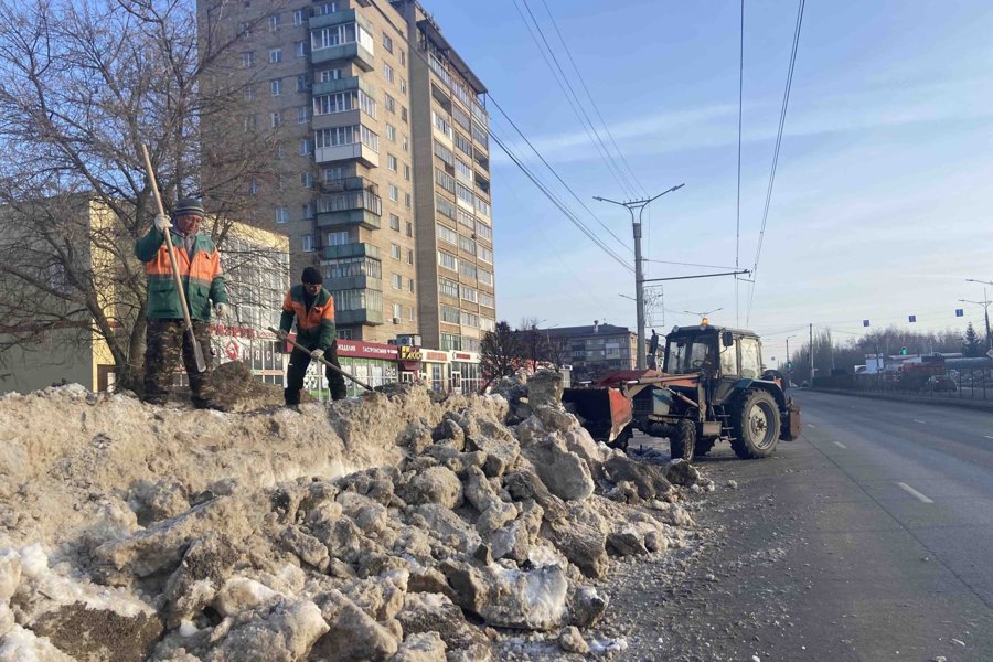 Городские службы в штатном режиме наводят чистоту и порядок