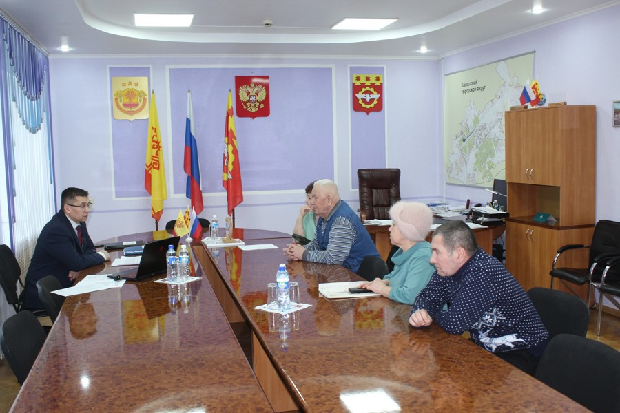 Глава города Канаш Виталий Михайлов провел прием граждан по личным вопросам