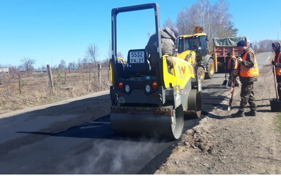 В Чувашии продолжаются работы по ямочному ремонту на региональных дорогах