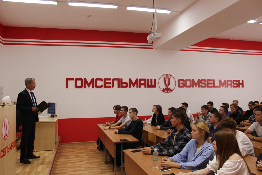 Владимир Димитриев встретился с первокурсниками инженерного факультета ЧГАУ