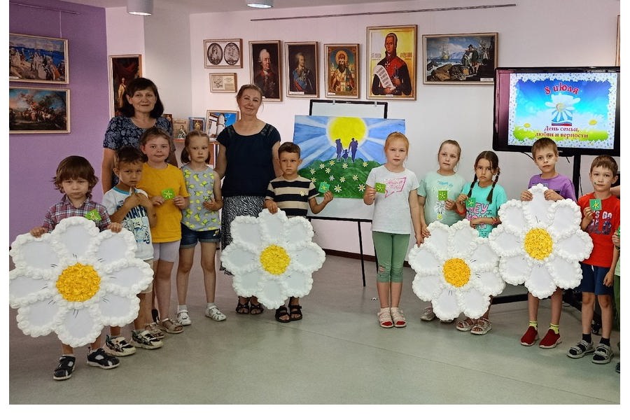 В Национальной библиотеке Чувашской Республики провели интерактивную игру для детей ко Дню семьи, любви и верности
