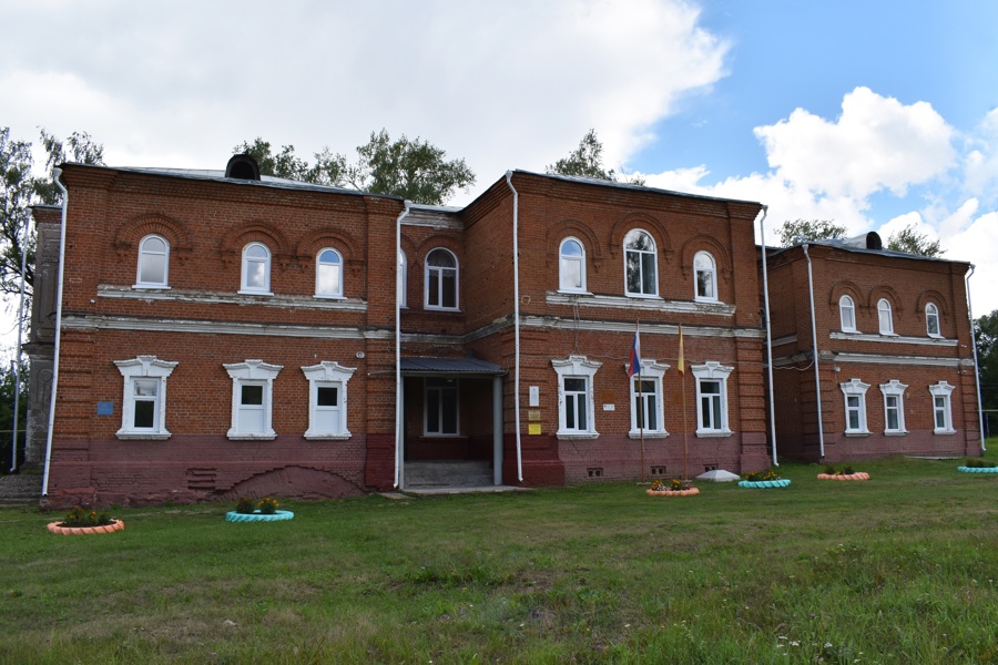 В перечень выявленных объектов культурного наследия включено здание Ковалинской школы