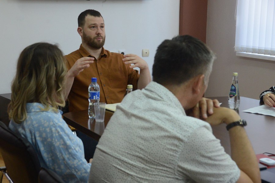Евгений Норин подискутировал с журналистами Чувашии о современных вызовах для СМИ в условиях СВО