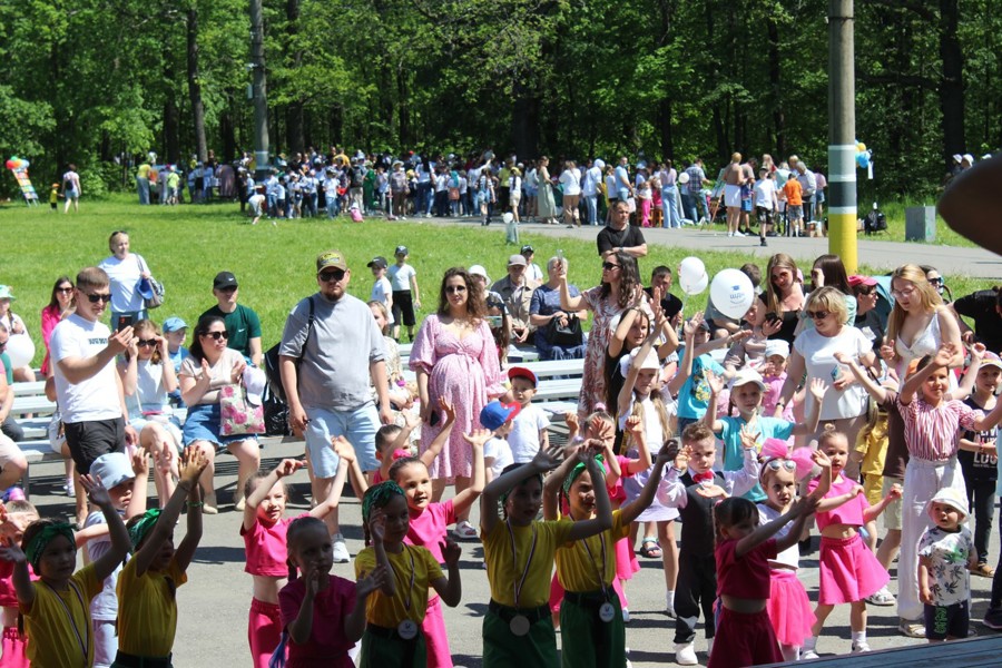В городском парке культуры и отдыха весело и увлекательно отпраздновали День защиты детей