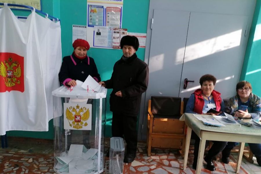Семья Григорьевых проголосовала за сильную Россию, за счастливое детство своих внуков