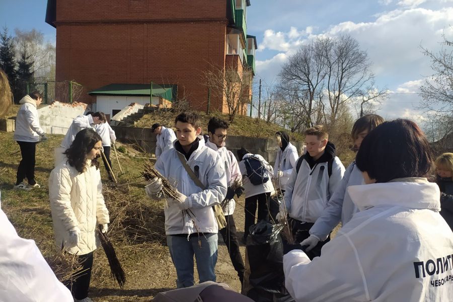 В Ленинском районе продолжаются весенние субботники